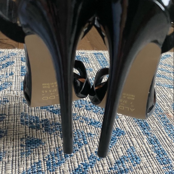 Black heels - Picture 3 of 5